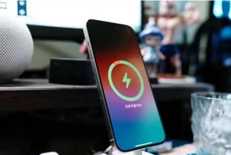 中山苹果15换屏服务分享用什么充电器给iPhone15充电更好 